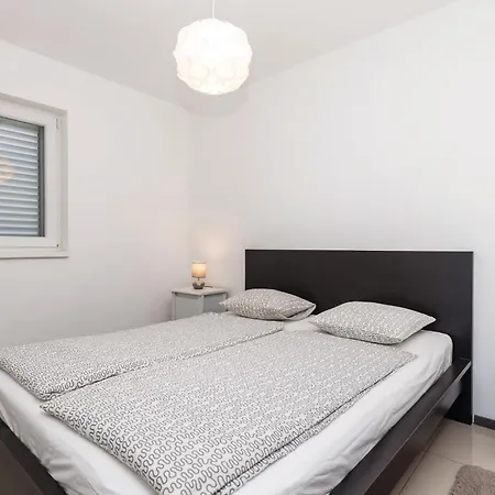 1 Bedroom Lovely In * Mandre