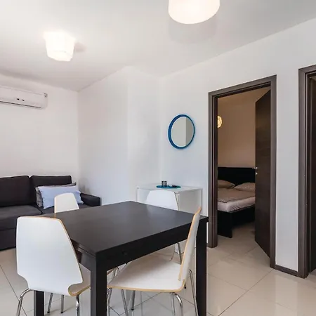Apartment 1 Bedroom Lovely In *
