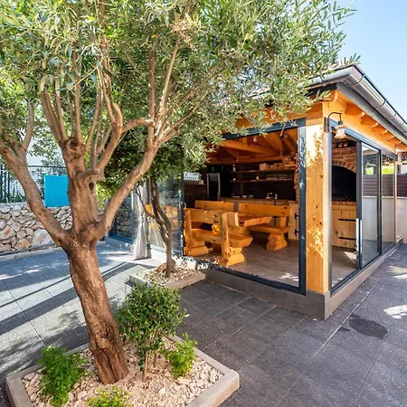 1 Bedroom Lovely In ماندري
