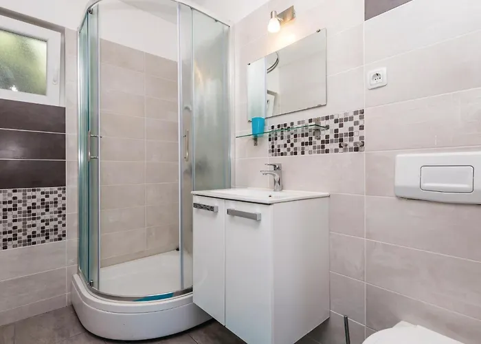 1 Bedroom Lovely In * Мандре