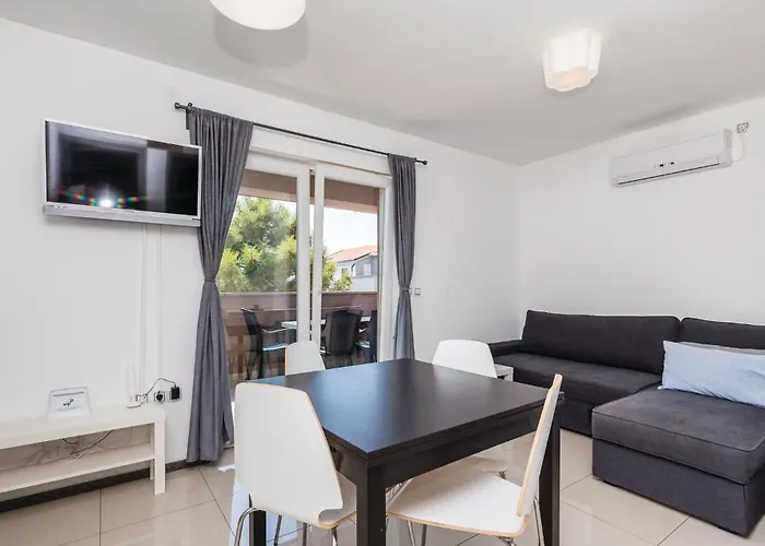1 Bedroom Lovely In *